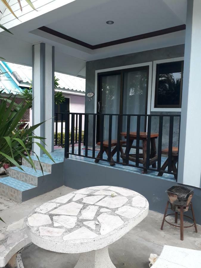 Apartamento Poopreaw Koh Larn Exterior foto