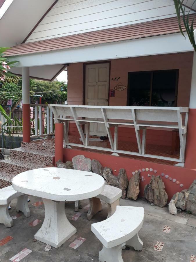 Apartamento Poopreaw Koh Larn Exterior foto